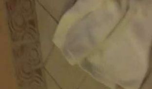 趁朋友不在晚上去他家干她超漂亮的女友，身材火辣露
