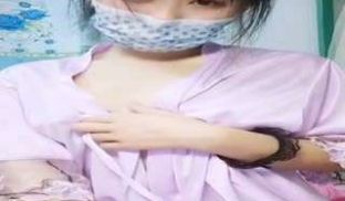 【自慰】身材苗条风骚主播姗姗一多自慰大秀 靠在床