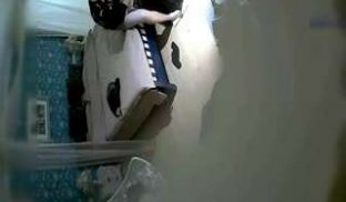 衣服还没脱就急着吃屌日了两炮