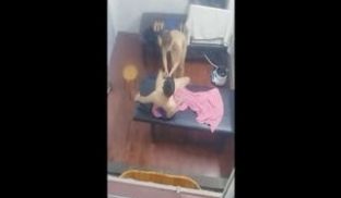 【国产】高手偷拍养生馆按摩房犀利大叔各种姿势草到