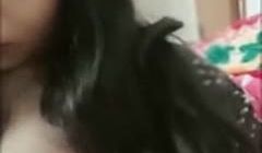 【国产。新】文艺范气质美女大尺度抠逼自慰浴室洗澡