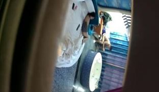 精品酒店新台浴缸房高大壮小伙和丝袜女友开房未能满