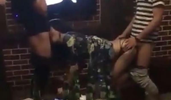 告别单生庆生会请传播妹KTV大玩3P性爱趴