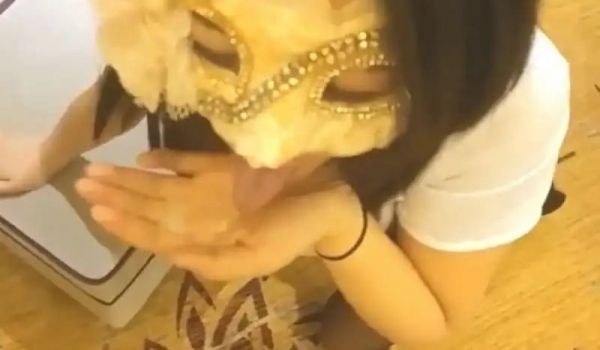 性感人妻偷情差点被抓包