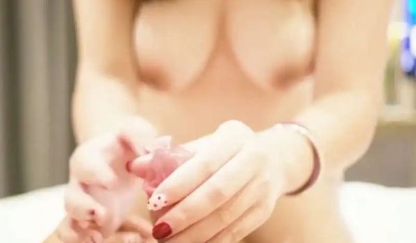 巨乳翠衣娘的魅影
