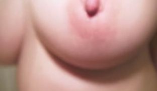 奥さんのおっぱいに射精したいっ成田あきこさんの场