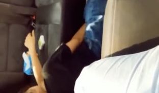 超劲爆视频美女尝试在逼逼上面滴风油精,没想到后果