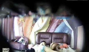 【偷拍】气质漂亮的美女好像是被男友骗到酒店后要啪