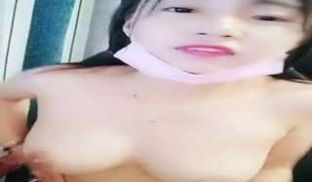 【国产】年龄不大双马尾巨乳妹子全裸扣逼