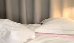 亲哥哥和零零年妹情趣装白色丝袜高跟鞋啪啪，骑在身