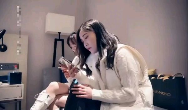 精品美女二选一 真的很难取舍!