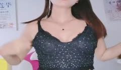 #亲亲女孩