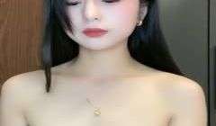 #七月 高颜值白皙皮肤极品女神，裸舞诱惑