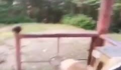 模特身材极品女主播美佳大白天在公园的凉亭直播大秀