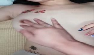 韵味十足的主播，胸前的大如文旦的奶奶让人想摸