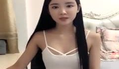 女神级主播~古典美正妹双腿间若隐若现的黑色三角洲