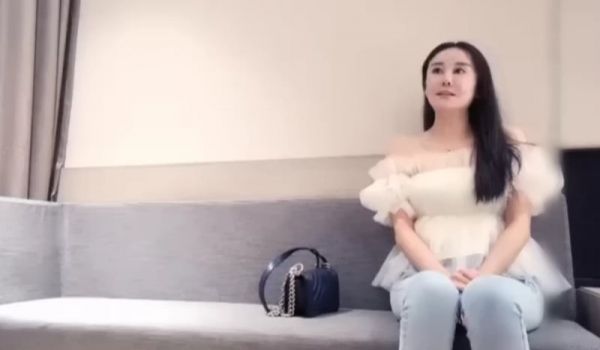甜美妹子骑坐抽插!