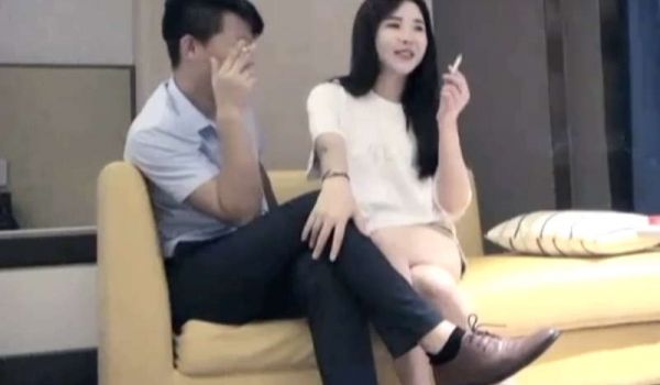 手机选妃，骑上摩托赴会去，还好本人跟照片一样美!