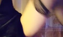 姐姐手中的鸡毛掸