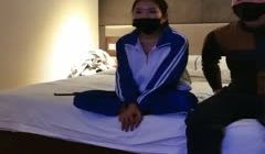 老哥约炮校服妹子开房啪啪 苗条身材后入猛操站立抽