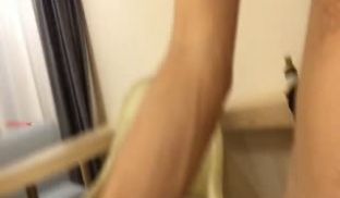 最新重磅福利工厂打工妹子被灌醉捂晕后虐玩抽胸抽嘴