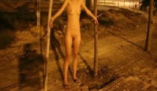 原生态回归大自然的性爱 白虎清纯颜值骚妹野战3P