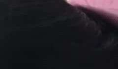 白皙漂亮的美女看见出差刚回来的男友突然开车接她下