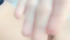 制服黑丝露脸还不错的妹子发情了，自己揉圆润的大奶