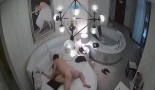 高挑漂亮的气质大美女酒店和网友见面洗澡时被男各种