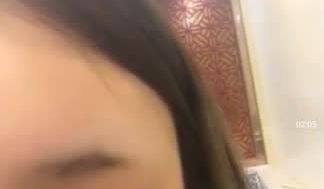 趁过年晚上没什么人在女生浴场直播