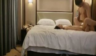 11，甜美马尾妹子白色内衣舔屌69口交，抬起大长