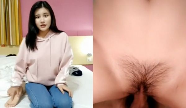 非常骚妹子双人啪啪秀~黑长直正妹舔硬JJ后上位骑