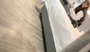 瘦猴先生探花_兼职学生妹，深夜来访，小伙掐着脖子