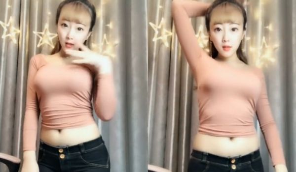 镜头前的哥哥们~想看我的奶奶吗？