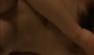 91轻吻也飘然之最近认识的性感风骚美女,操她时问