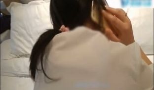 风骚性感的美女秘书下班后穿着工作制服丝袜酒店私会