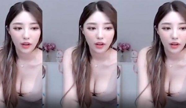【网红巨乳女神】直播性感热舞。