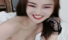 御姐型骚气美女主播穿黑丝开档丝袜床上诱惑