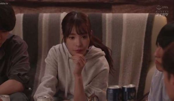 同学聚会，一个女人参加是错误的…