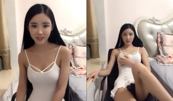 女神级主播~古典美正妹双腿间若隐若现的黑色三角洲