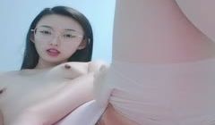 颜值不错的美女主播来大姨妈露逼诱惑