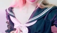 JK装金发小姐姐！撩起裙子没穿内裤！无毛骚穴揉搓