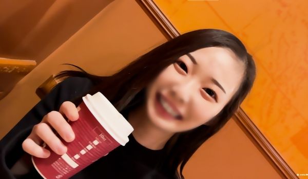 再见。从这一天起，她和笑容可爱的她音信全无，传闻
