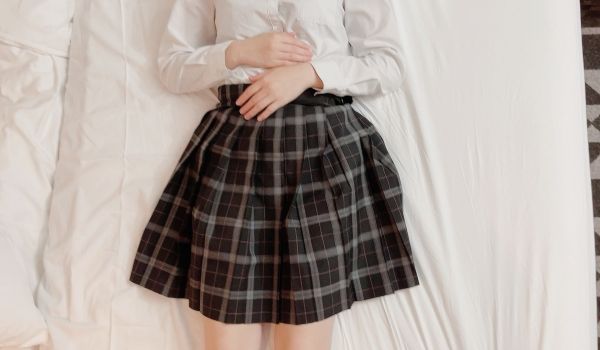 在乡下发现的清纯派女子〇生！！校服太适合是必然的