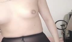 颜值美少女！性感黑丝极度淫骚！假屌吸在墙上后入，