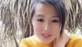 【少妇的诱惑】美熟女跟老公到果园野战.
