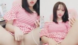 逼太美了可惜毛有点多要是白虎又是极品美穴.