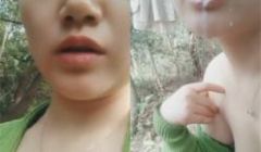 少妇跑到公园山上钓凯子.