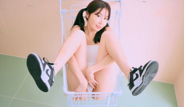 美臀车神Jenna超市推车震不停 购物车上的骑乘
