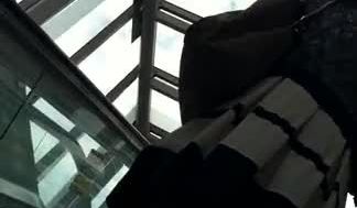 南韩地铁尾随抄底偷拍美腿短裙～27